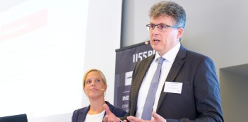 Fachvortrag "Internationale Schiedsverfahren im Überblick". Vortragsreferenten: Dr. Ulrike Wesche, Dietmar Ludolph". Urheber des Fotos: Nicolas Det. Alle Nutzungsrechte bezahlt durch die 1155PM consultants GmbH Fachvortrag "Internationale Schiedsverfahren im Überblick". Vortragsreferenten: Dr. Ulrike Wesche, Dietmar Ludolph". Urheber des Fotos: Nicolas Det. Alle Nutzungsrechte bezahlt durch die 1155PM consultants GmbH