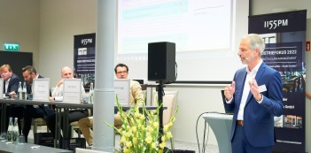 Vortrag "Schwert oder Gespräch? Das richtige Streitbeilegungsverfahren wählen. Vortrag Herr Dr. Ulrich Hagel (Alstom). Urheber des Fotos: Nicolas Det. Alle Nutzungsrechte bezahlt durch die 1155PM consultants GmbH Vortrag "Schwert oder Gespräch? Das richtige Streitbeilegungsverfahren wählen. Vortrag Herr Dr. Ulrich Hagel (Alstom). Urheber des Fotos: Nicolas Det. Alle Nutzungsrechte bezahlt durch die 1155PM consultants GmbH