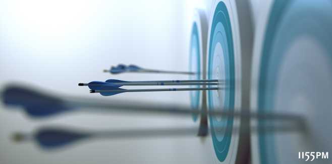 Ziele des Claim Managements. Diskussion eines nicht ganz so einfachen Sachverhaltes. Bildquelle: istockphoto, Urheber: ShadeOn. Bild: Pfeile auf Ziel. &ndash; Stockfoto