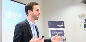 Vortragsvorstellung "Bauzeitverl&auml;ngerungs-Claim / Delay Analysis". Urheber: Nichoals Det. Alle Nutzungsrechte erworben durch 1155PM consultants GmbH