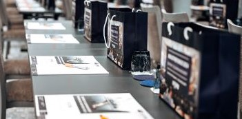 Fachtagung &bdquo;INDUSTRIEFOKUS 2025: Contract & Claim Management&ldquo;.Fr&uuml;hbucherrabatt endet bald &ndash; noch bis zum 15.05.25 verg&uuml;nstigt anmelden. Urheber des Bildes: Sabine Schmitz. Alle Nutzungsrechte bezahlt durch 1155PM consultants GmbH