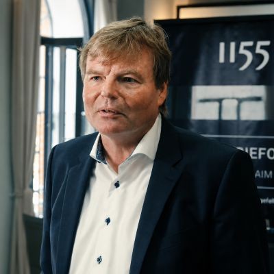 Peter Simoneit. Experte f&uuml;r die Abwicklung von industriellen Gro&szlig;projekten.
