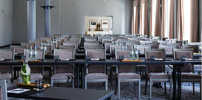 Fachtagung INDUSTRIEFOKUS 2021: Contract & Claim Management. Vortrag von Isabelle Göllner. Nutzung des Bildes mit freundlicher Genehmigung des AMERON Hotel Berlin ABION Spreebogen Waterside Fachtagung INDUSTRIEFOKUS 2021: Contract & Claim Management. Vortrag von Isabelle Göllner. Nutzung des Bildes mit freundlicher Genehmigung des AMERON Hotel Berlin ABION Spreebogen Waterside