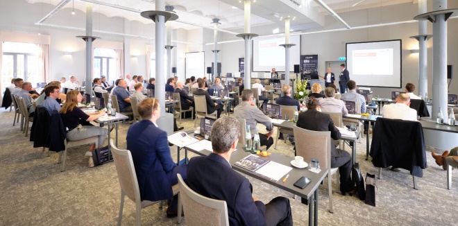 Erste Eindrücke der Fachtagung "INDUSTRIEFOKUS 2022: Contract & Claim Management" vom 24./ 25.08.2022, veranstaltet zum 4. Mal von der 1155PM consultants GmbH, dem Spezialdienstleister für den Anlagenbau / Maschinenbau. Urheberrechte: Nicolas Det. Alle Nutzungsrechte bezahlt durch die 1155PM consultants GmbH. Erste Eindrücke der Fachtagung "INDUSTRIEFOKUS 2022: Contract & Claim Management" vom 24./ 25.08.2022, veranstaltet zum 4. Mal von der 1155PM consultants GmbH, dem Spezialdienstleister für den Anlagenbau / Maschinenbau. Urheberrechte: Nicolas Det. Alle Nutzungsrechte bezahlt durch die 1155PM consultants GmbH.