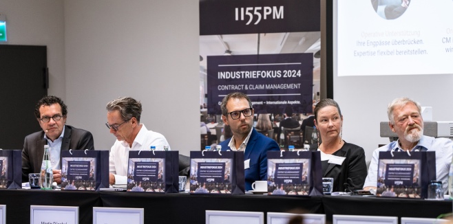 INDUSTRIEFOKUS 2024: Referentenpodium. Urheber des Bildes: Sabine Schmitz. Alle Nutzungsrechte bezahlt durch 1155PM consultants GmbH INDUSTRIEFOKUS 2024: Referentenpodium. Urheber des Bildes: Sabine Schmitz. Alle Nutzungsrechte bezahlt durch 1155PM consultants GmbH